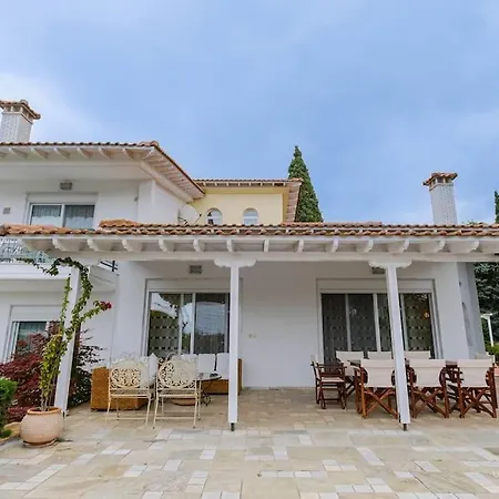 Elysium 5-bdrm With Private Pool, Sani Area *