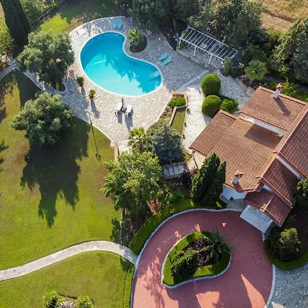 Elysium 5-bdrm With Private Pool, Sani Area Апартаменты