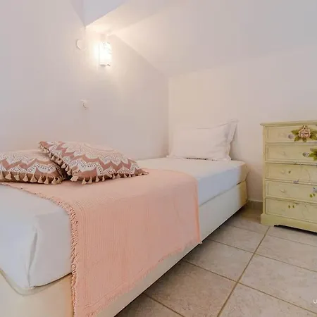 公寓 Elysium 5-bdrm With Private Pool, Sani Area