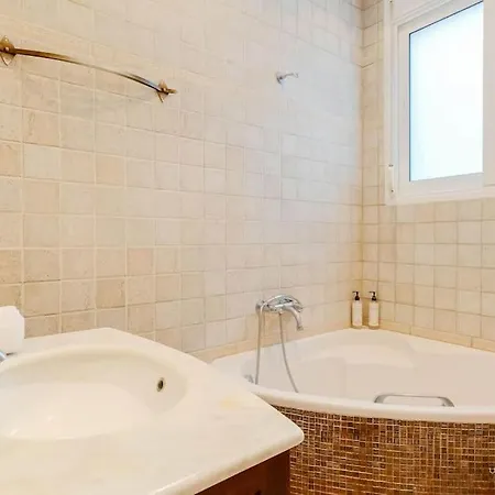 Elysium 5-bdrm With Private Pool, Sani Area 公寓 撒尼海滩