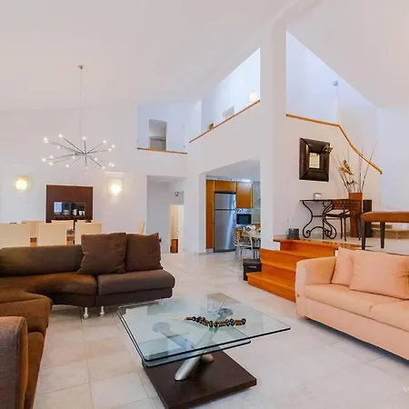 Elysium 5-bdrm With Private Pool, Sani Area 公寓 *