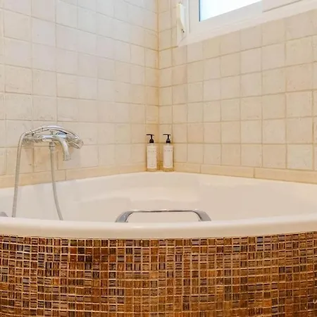 公寓 Elysium 5-bdrm With Private Pool, Sani Area *