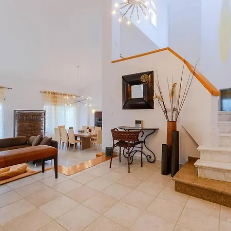 公寓 Elysium 5-bdrm With Private Pool, Sani Area