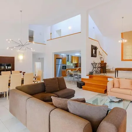 公寓 Elysium 5-bdrm With Private Pool, Sani Area *